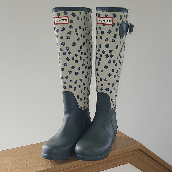 Hunter Shoes - Hunter Navy and Cream Floral Boots